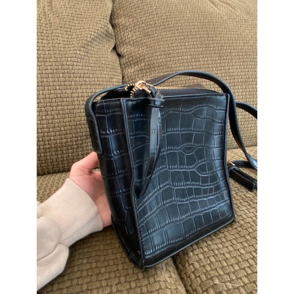 Missguided black croc shoulder bag. - Picture 2 of 8